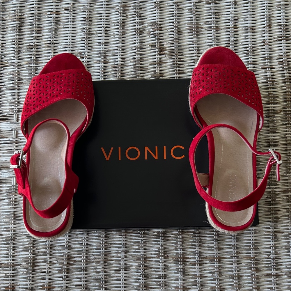 Vionic Women's Red Open-Toe Sandals